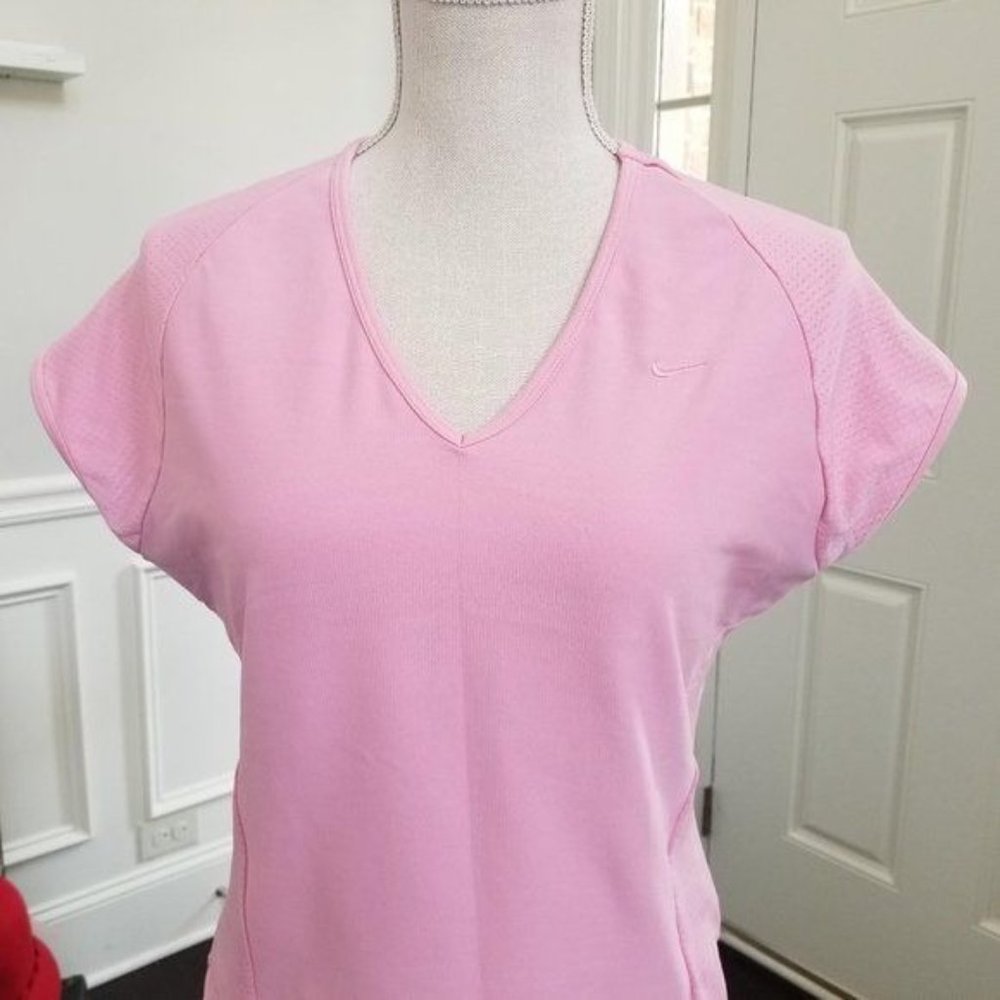 Nike Women's Pink Cropped Short Sleeve Size Medium